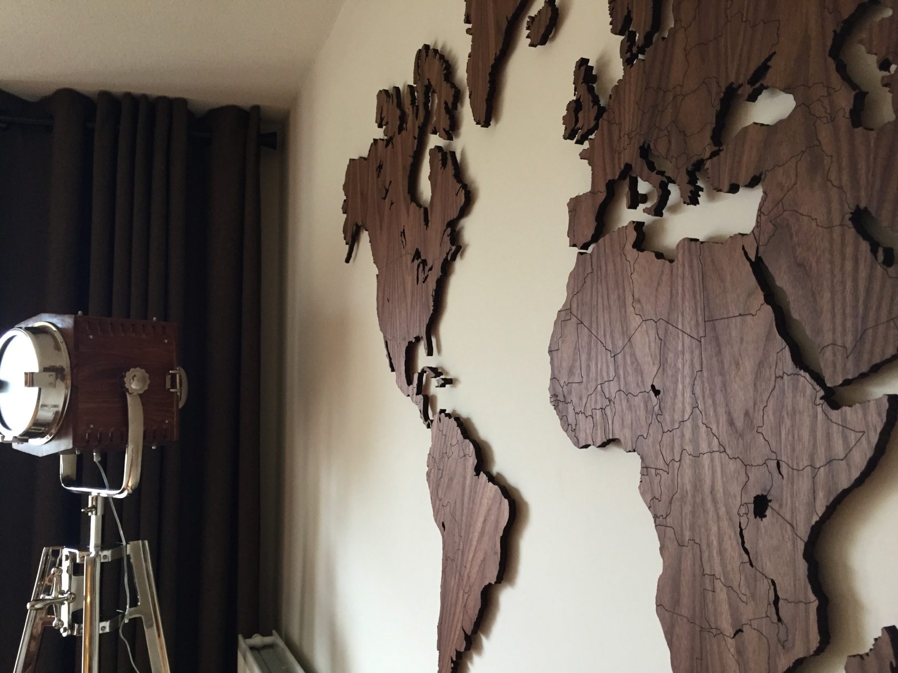 uitzetten Bloeien ik wil Noten houten wereldkaart voor aan de Muur | City Shapes